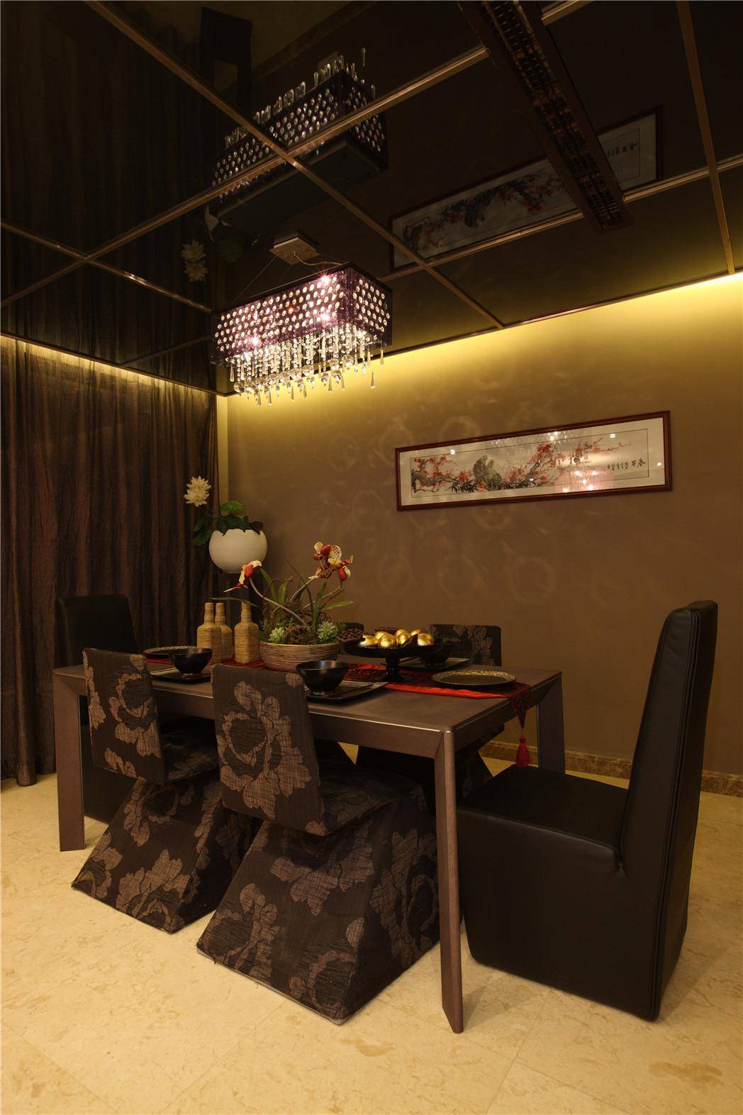 点击大图看下一张：现代简约中式餐厅装修图