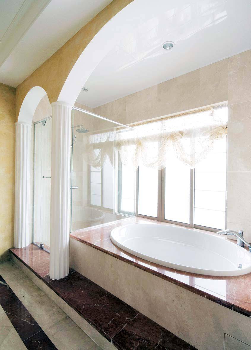 点击大图看下一张：美式浴室淋浴房装修案例