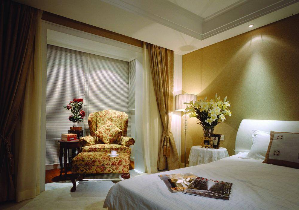 点击大图看下一张：现代简约美式卧室装修效果展示