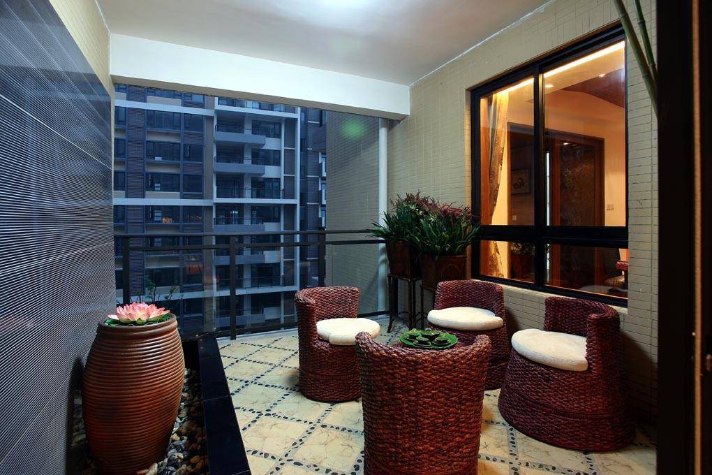 点击大图看下一张：东南亚阳台装修案例