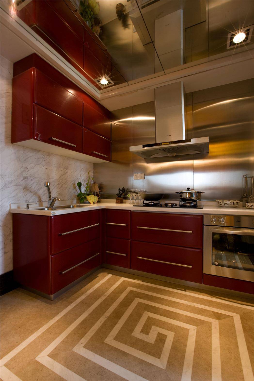 点击大图看下一张：新古典混搭厨房装修图