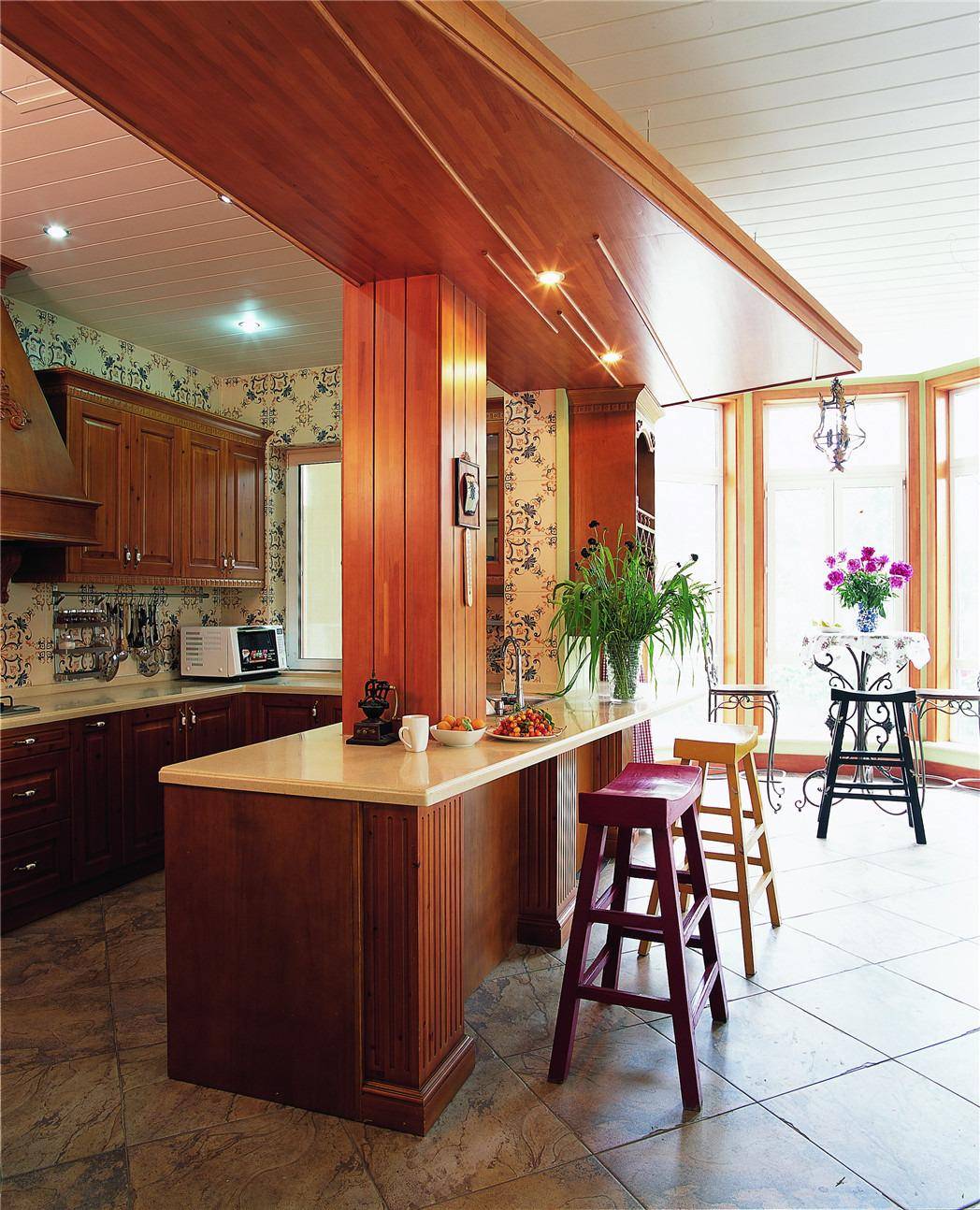 点击大图看下一张：田园美式厨房吧台设计案例展示