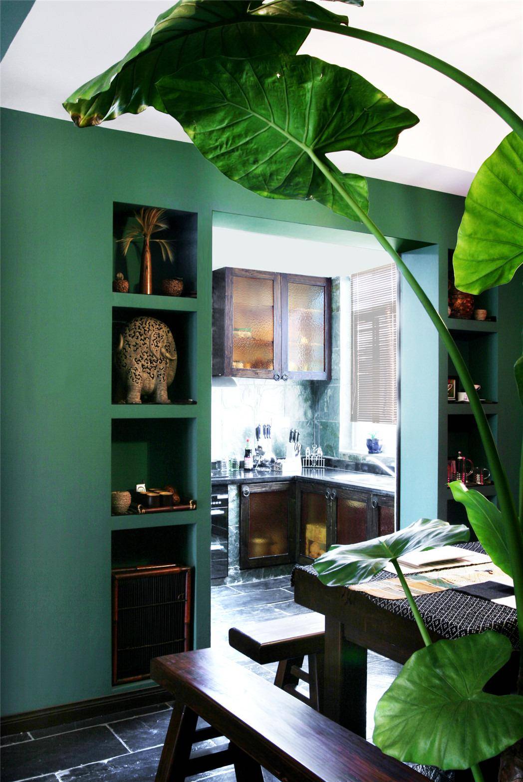 点击大图看下一张:中式餐厅设计案例