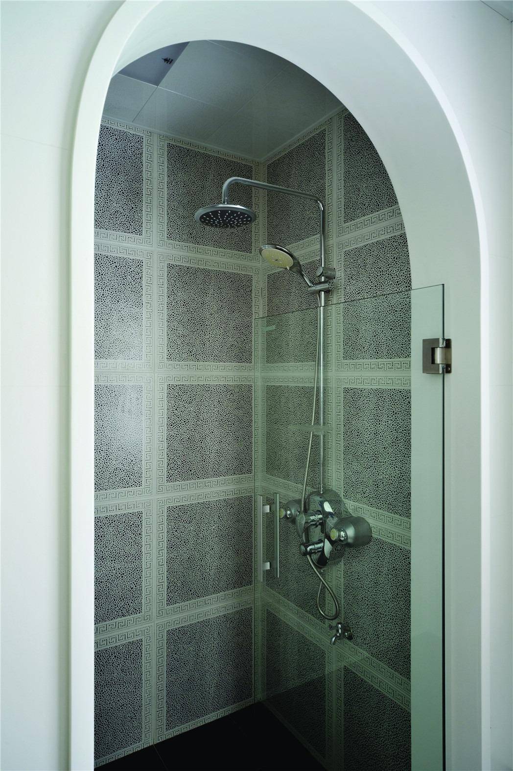 点击大图看下一张：现代简约美式混搭浴室设计案例