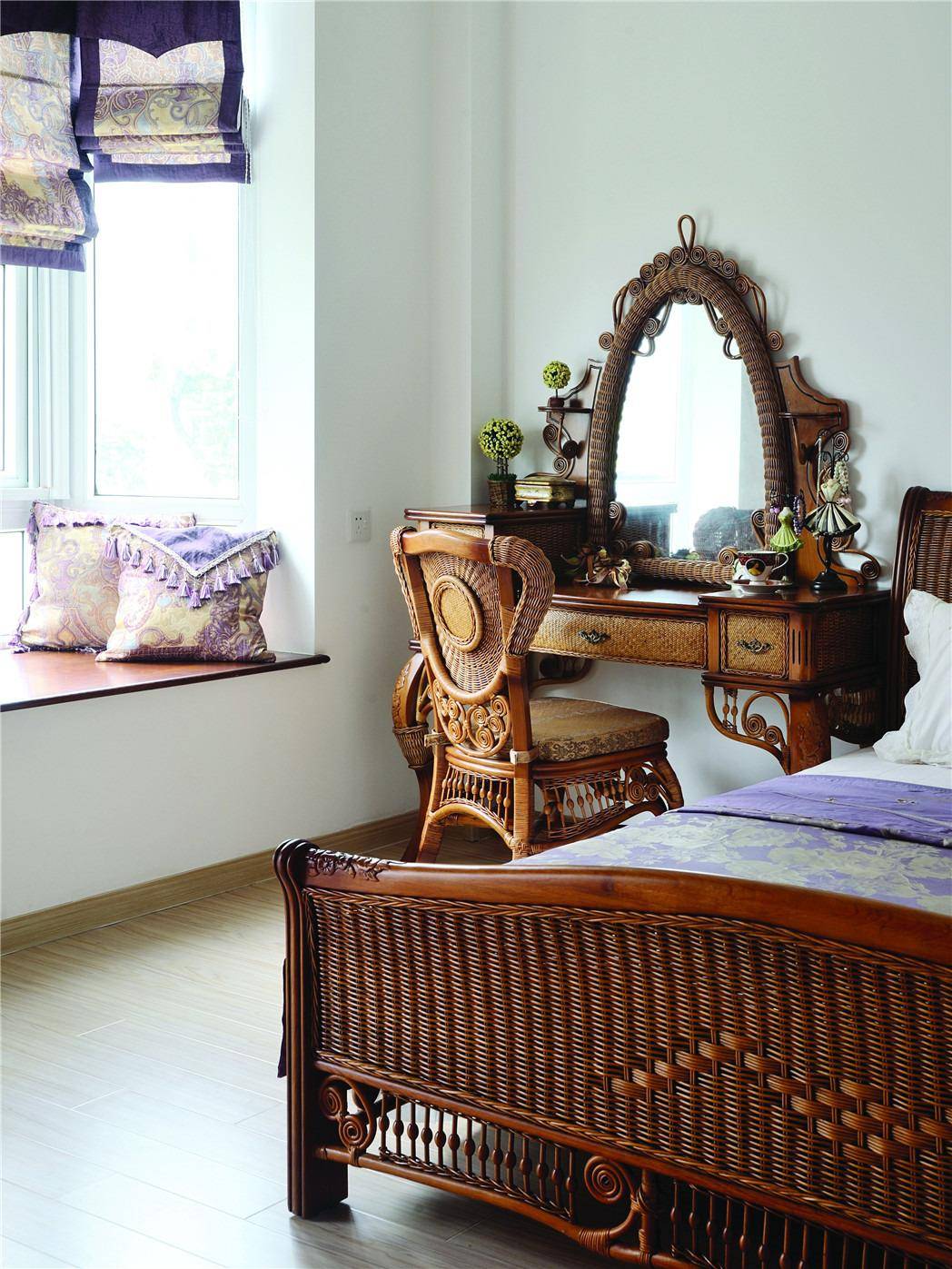 点击大图看下一张:美式混搭卧室图片