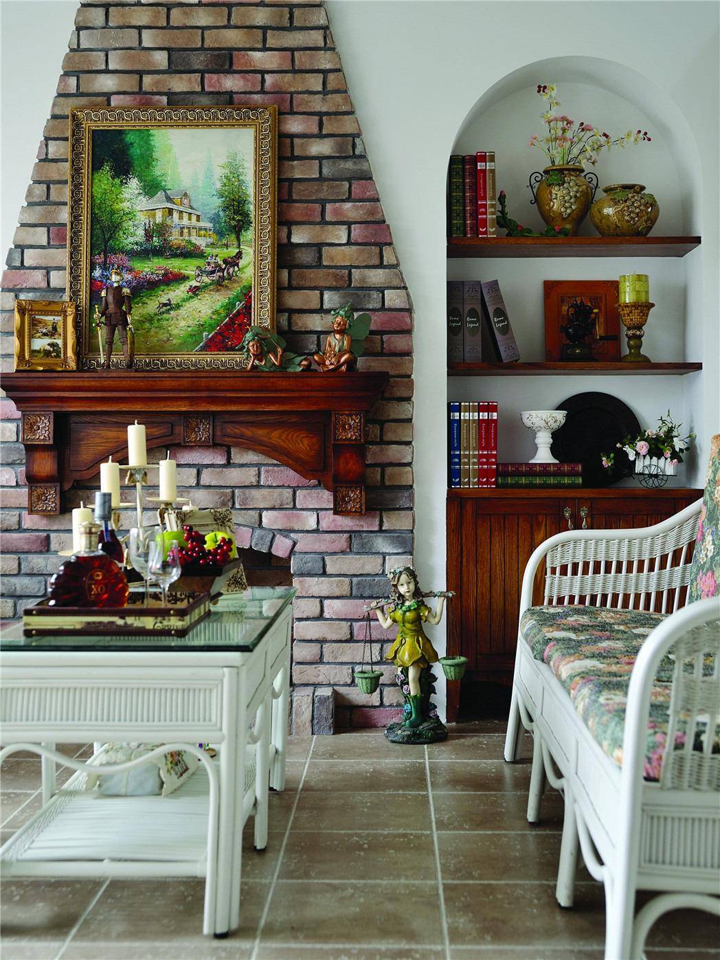 点击大图看下一张:田园简欧美式客厅装修图