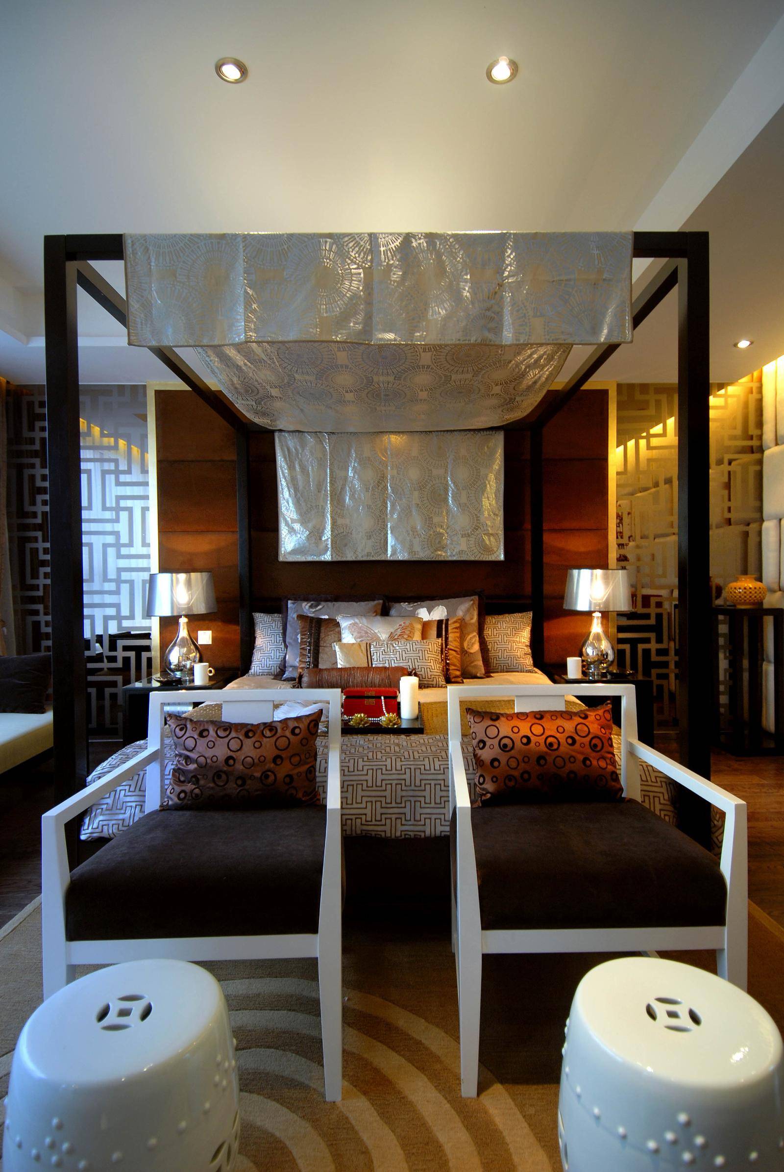 点击大图看下一张：东南亚卧室设计案例展示