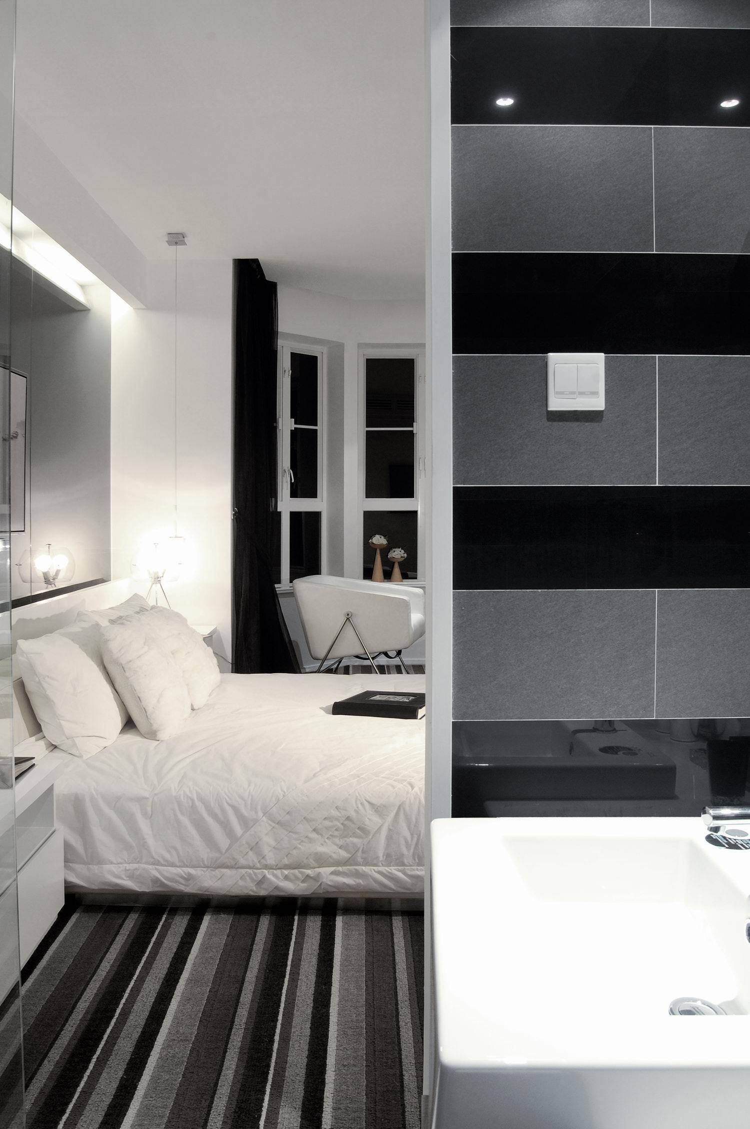 点击大图看下一张：现代简约卧室设计案例