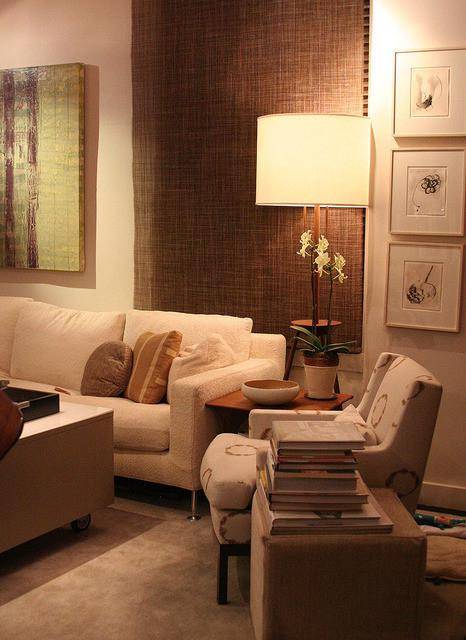 点击大图看下一张：客厅沙发台灯单人沙发案例展示
