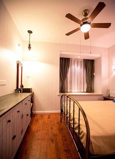 点击大图看下一张：精致复古古典浪漫卧室床架设计方案