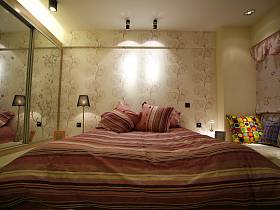 现代卧室装修图